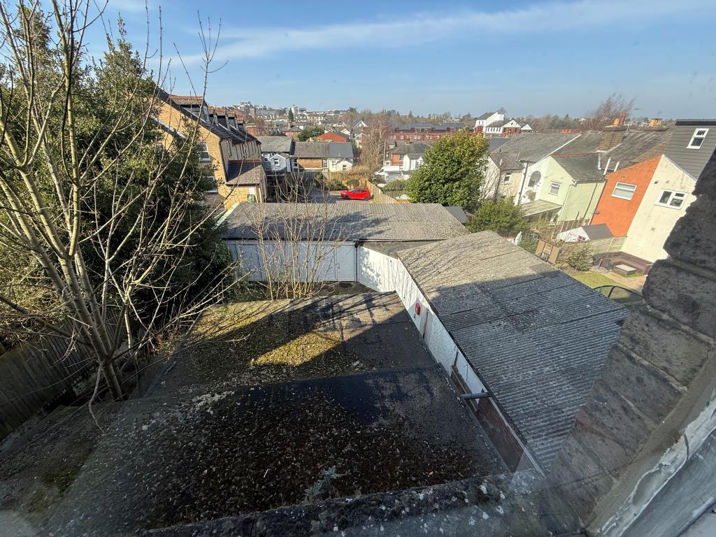 Lot: 136 - END-TERRACE PROPERTY WITH PLANNING FOR NINE FLATS AND TWO SHOPS - Garages